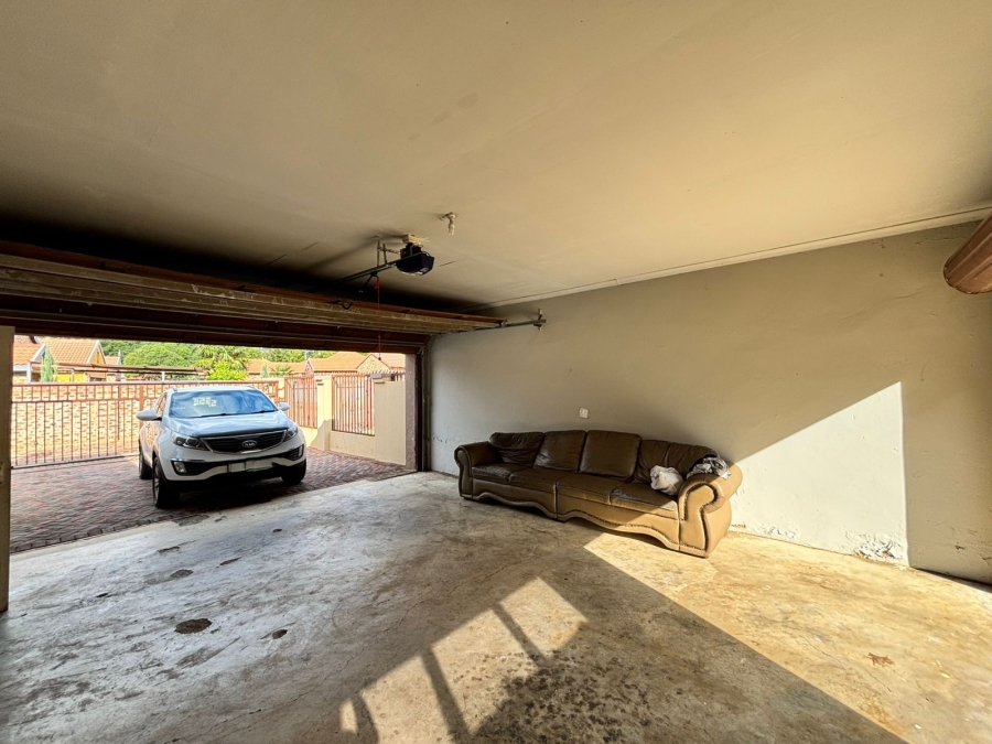 4 Bedroom Property for Sale in Mooivallei Park North West